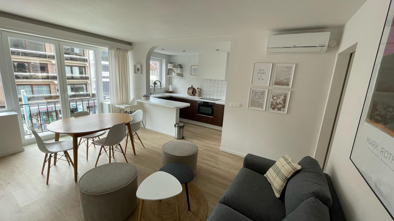 Séjour spacieux + canapé-lit